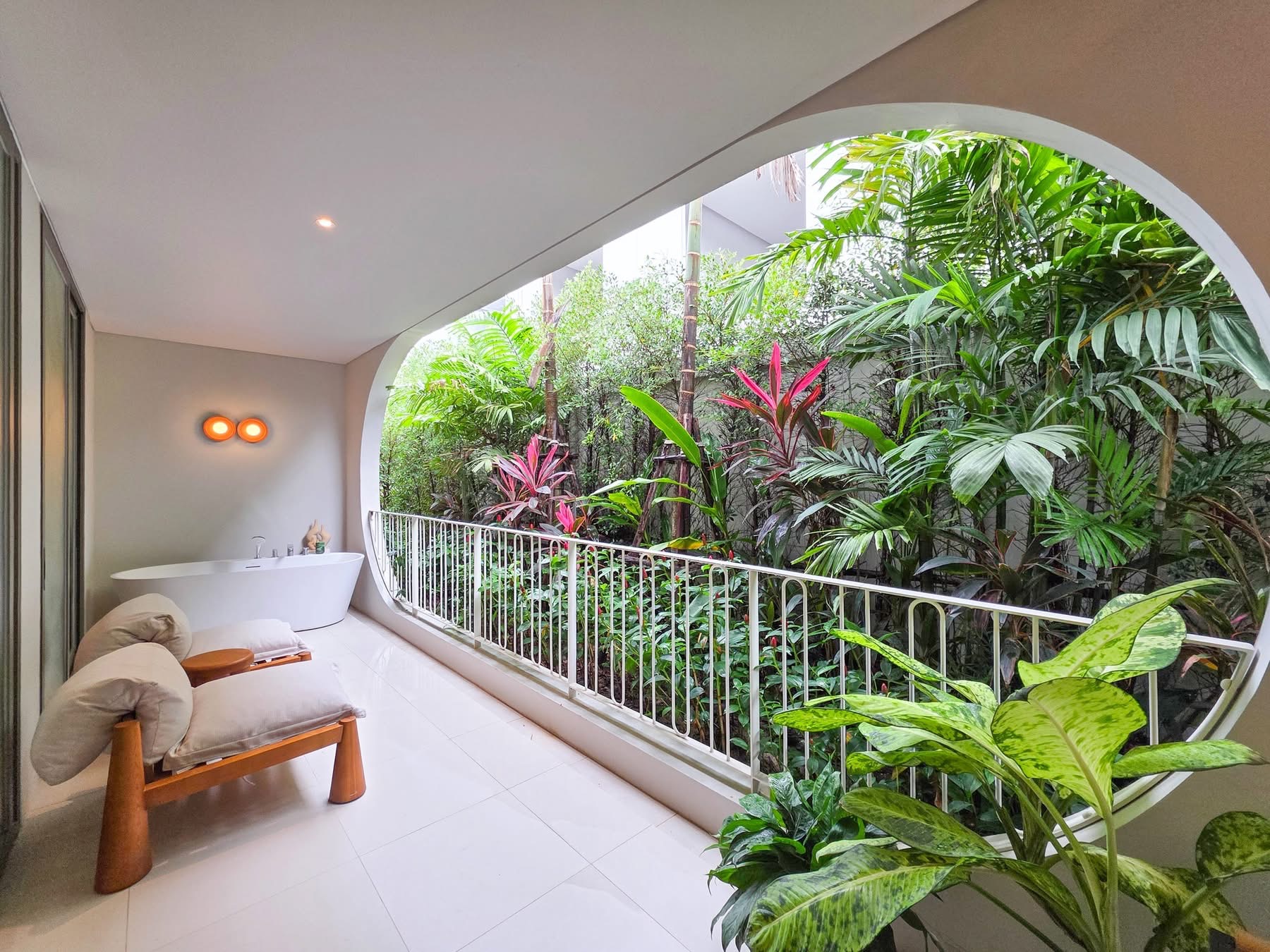 Balcony bathtub and greenery